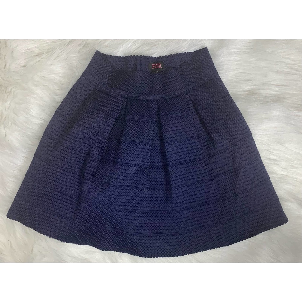 Juniors Pleated Textured Skater Skirt- Size Large